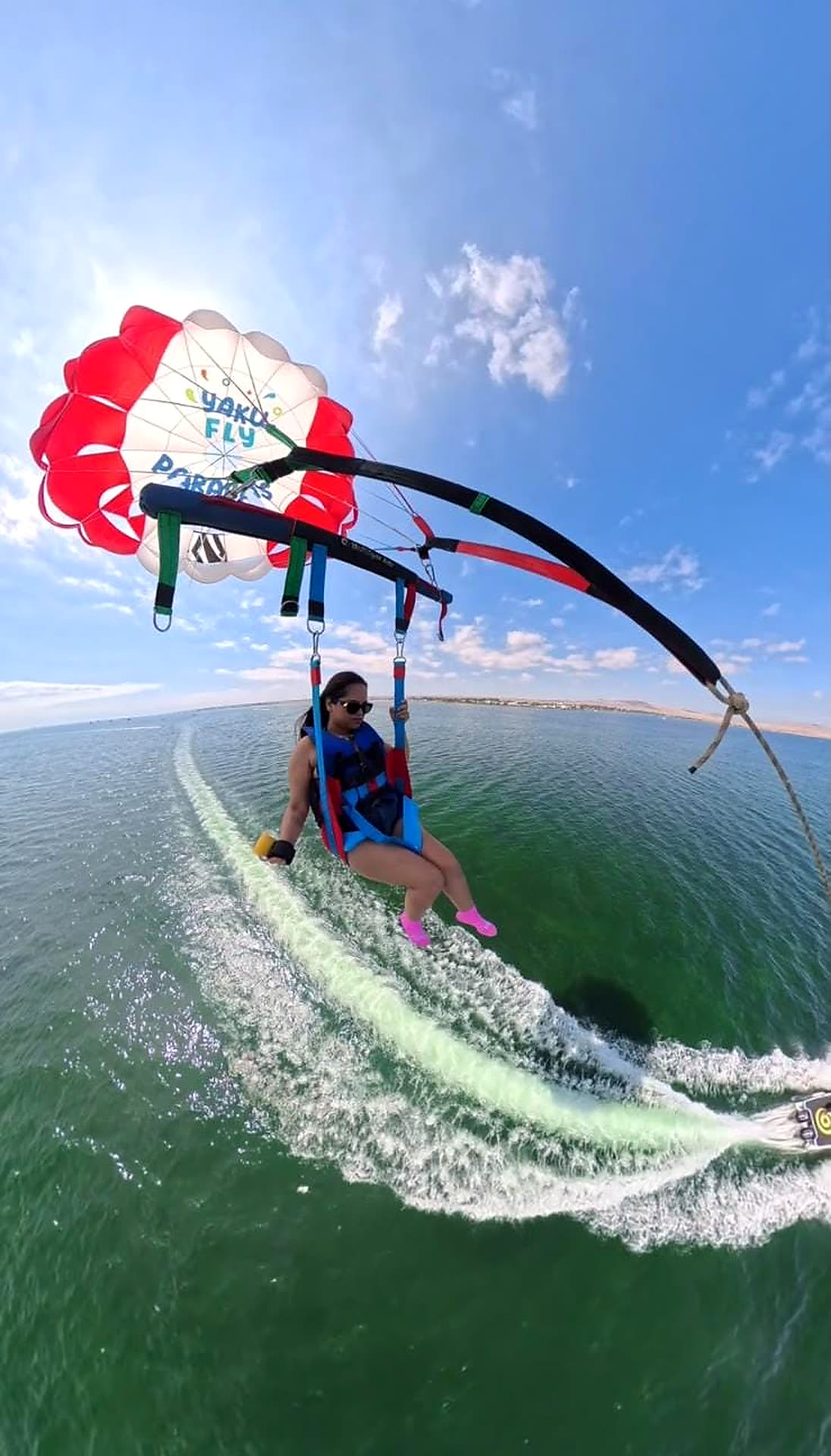 Deportes acuáticos en Paracas: parasailing YakuFly sobre la Bahía de Paracas